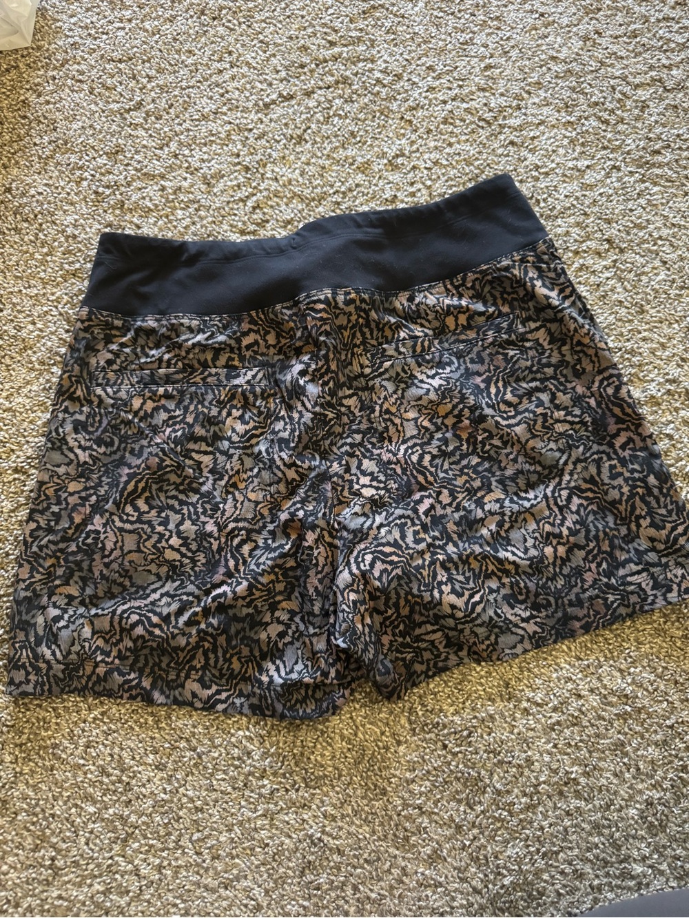 Athleta Black Elastic-Waist Printed Athletic Shorts with Taupe Accent